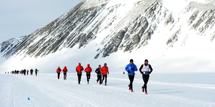 Auch vor eisiger Kälte machen Ultramarathon-Läufer nicht Halt: Teilnehmer des Antarctic 100K Ultra Race.