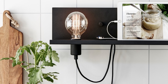 As a cookbook or tray holder, the wall light is particularly useful in the kitchen.