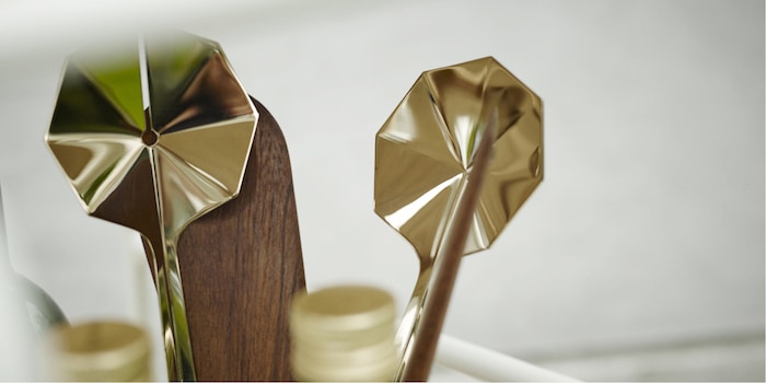 Un bon design se traduit par une approche non conformiste : ce service à salade brille d'une forme organique rappelant les feuilles.