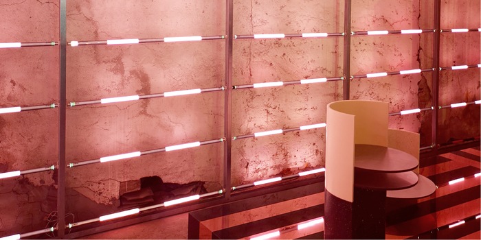 Auf der Mailänder Möbelmesse war die Farbe hoch im Kurs. Hier bei der Ausstellung der niederländischen Firma, die Innenarchitekten mit spannenden Materialien für ihre Projekte versorgt – «Baars & Bloemhoff» Auf der Mailänder Möbelmesse war die Farbe hoch im Kurs. Hier bei der Ausstellung der niederländischen Firma, die Innenarchitekten mit spannenden Materialien für ihre Projekte versorgt – «Baars & Bloemhoff»