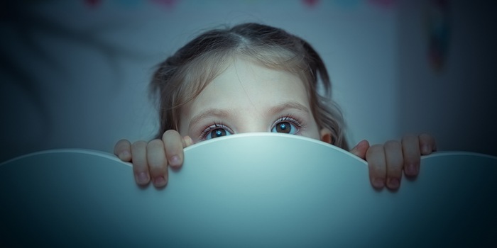 La manière dont les parents gèrent leurs peurs et leurs soucis déteint sur leurs enfants.