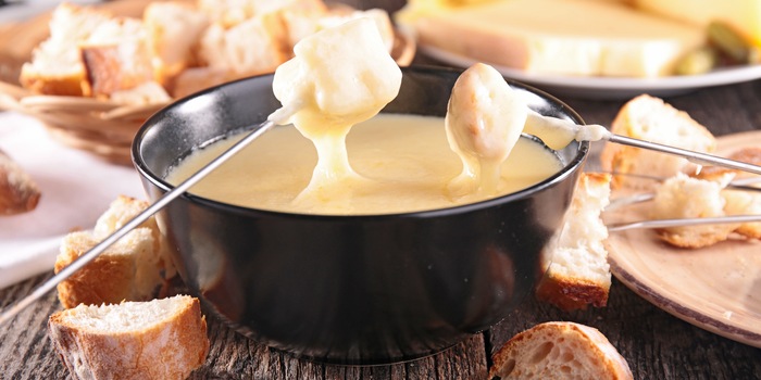 Käse, soweit das Auge reicht – das trifft oft auch auf die Fondue-Caquelons selbst zu