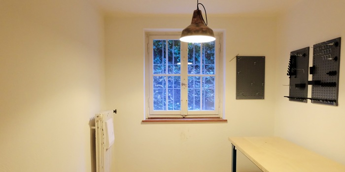 Imaginez que la table et les panneaux muraux perforés ne soient pas là. On ne pourrait pas les sortir.