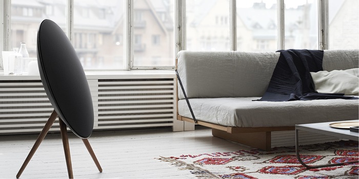 Lautsprecher, die alles was Technologie suggeriert, diskret verstecken, sind für mich als ambitionierte Inneneinrichterin genau nach meinem Geschmack. Bild: Bang & Olufsen