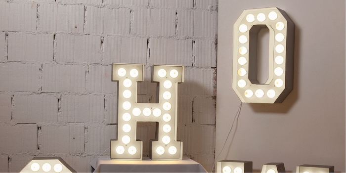 Les amateurs de typographie ne sont pas en reste en matière de décoration intérieure. Image : Seletti Les amateurs de typographie ne sont pas en reste en matière de décoration intérieure. Image : Seletti