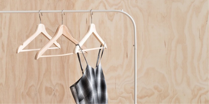 Plus la peine de les présenter: les portemanteaux que l'on retrouve le plus souvent dans les appartements en colocation et les boutiques pop-up.