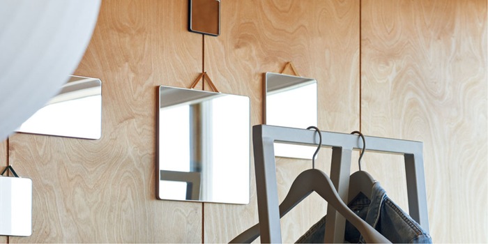 Wall mirrors are not just for looking at yourself. Arranged in groups, they form compositions with a high decorative effect. Image: Hay