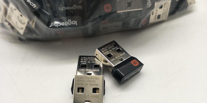 Problemlos kabellos? Leider nein. Der Unifying-Receiver von Logitech hat eine grosse Schwachstelle. Quelle: Alibaba.com