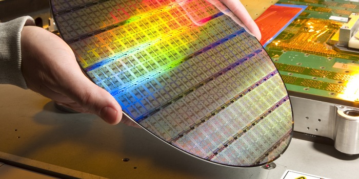 Selon XNRGI, ce disque de silicium ressemblant à une gaufrette permettrait d'augmenter l'autonomie des voitures électriques. Source : slashCAM