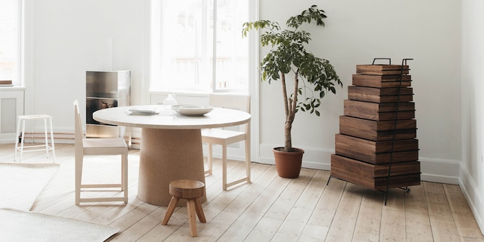 Für eine beinahe schwerelose Erscheinung: Möbel mit filigranen Metallstäben. Bild: Frama Für eine beinahe schwerelose Erscheinung: Möbel mit filigranen Metallstäben. Bild: Frama