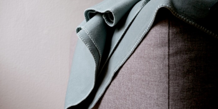Queste coperte morbide colpiscono con il loro carattere funzionale ed estetico.