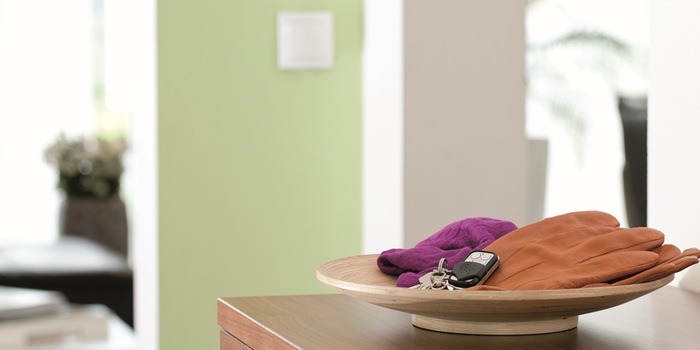 You can control the smarthome products from Devolo either with your cell phone or the remote control. Image source: Swiss IT Reseller