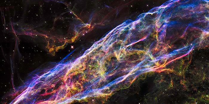 © NASA, ESA, Hubble Heritage Team / Revisiting the Veil Nebula / CC BY 4.0 CC BY (Ausschnitt) © NASA, ESA, Hubble Heritage Team / Revisiting the Veil Nebula / CC BY 4.0 CC BY (Ausschnitt)