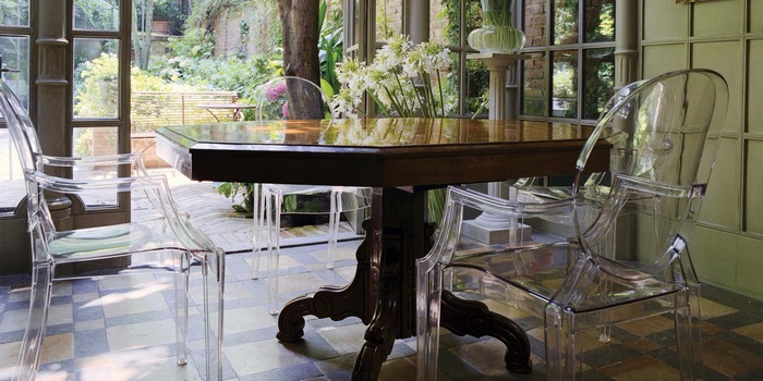 Der Lieblingsstuhl von Assistentin Alexandra Burger macht seinem Namen alle Ehre: Kartell Louis Ghost Der Lieblingsstuhl von Assistentin Alexandra Burger macht seinem Namen alle Ehre: Kartell Louis Ghost