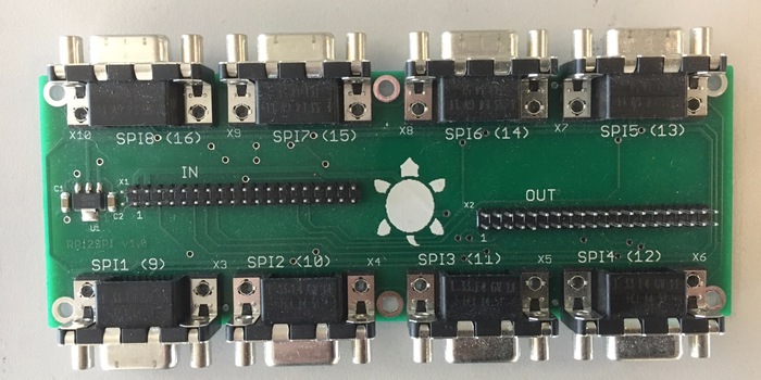 Great attention to detail: there's the Galaxus tortoise! What used to be an interface board is now electronic waste. Great attention to detail: there's the Galaxus tortoise! What used to be an interface board is now electronic waste.