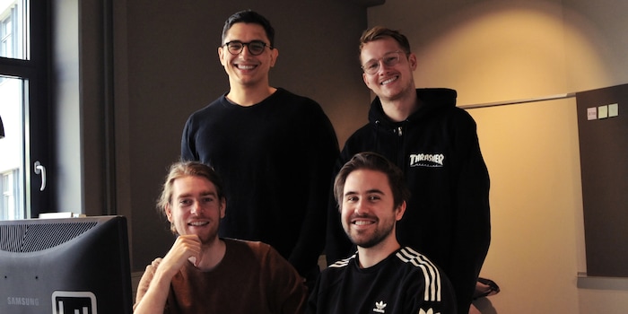 Il team Toukana – da sinistra: Sandro Heuberger e Luca Langenberg. Davanti, da sinistra: Zwi Zausch e Timo Falcke.