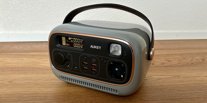 上品な Aukey Powerstudio 300 in test: I still have a suitcase full 発電機・ポータブル電源