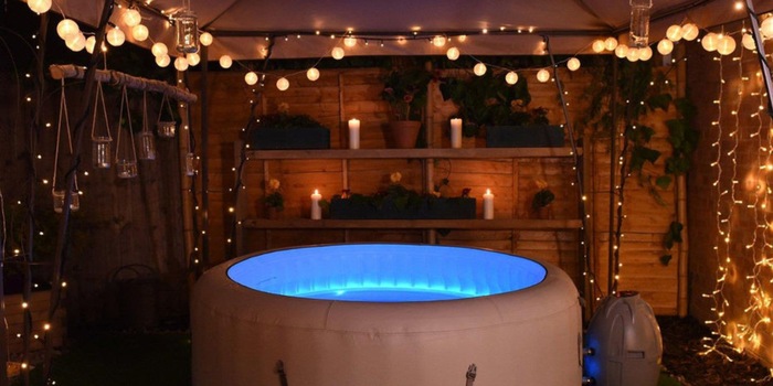 Der Lay-Z-Spa Paris verfügt über ein Multifarben-LED System mit 7 verschiedenen Farben.