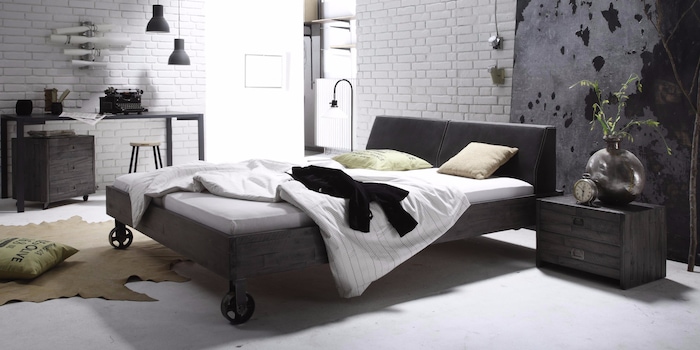 Bett «Manufacture» mit industriellem Touch von LAS DOS LUNAS. Bett «Manufacture» mit industriellem Touch von LAS DOS LUNAS.