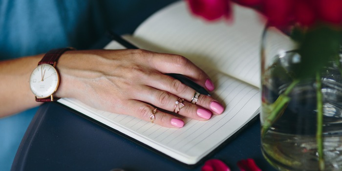 Geometric jewellery can be easily combined with other pieces.