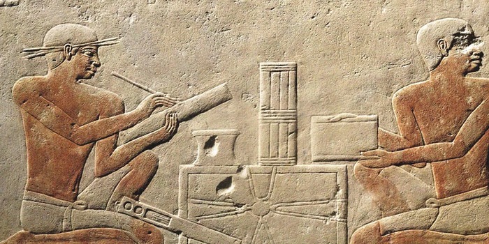 © Fine Art Images / Heritage Images / picture alliance (Ausschnitt) Zwei Schreiber aus der Mastaba (Grablege) des Achethotep. Der Beamte lebte um 2600 v. Chr. und war selbst laut überliefertem Titel «Aufseher der Schreiber der Cheops-Pyramide».