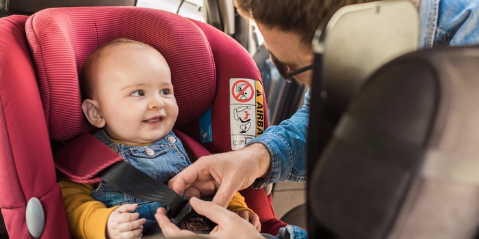 Babyschalen gehören in die Gruppe 0+ und werden verwendet bis die Kopfoberkannte aus der Schale herauskommt oder das Kind 13kg wiegt. Ab 9 Monaten bzw. ab 9kg wählst du Sitze aus der Gruppe I.