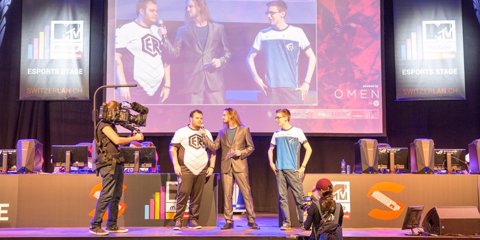 Auch dieses Jahr wird die Bühne an der Suisse Toy Digital genutzt, um live E-Sports-Events auszutragen.